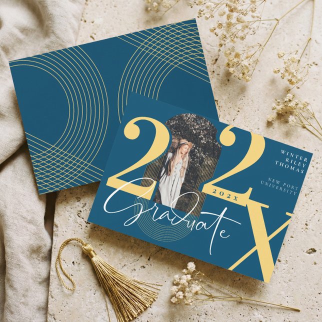 Anúncio de Conclusão de Curso com Arco Foto Modern (Minimal Modern Arch Photo Graduation Announcement)