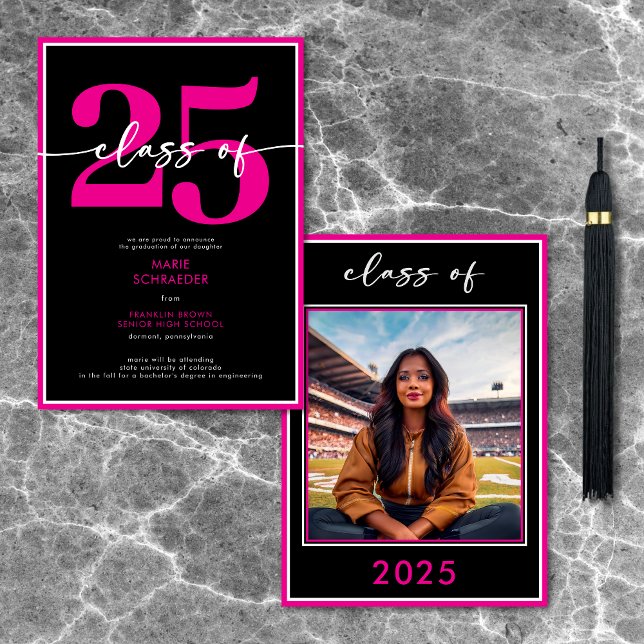 Anúncio de Conclusão de Curso com Letra Rosa Minim (Modern Minimal Pink Script Graduation Announcement)