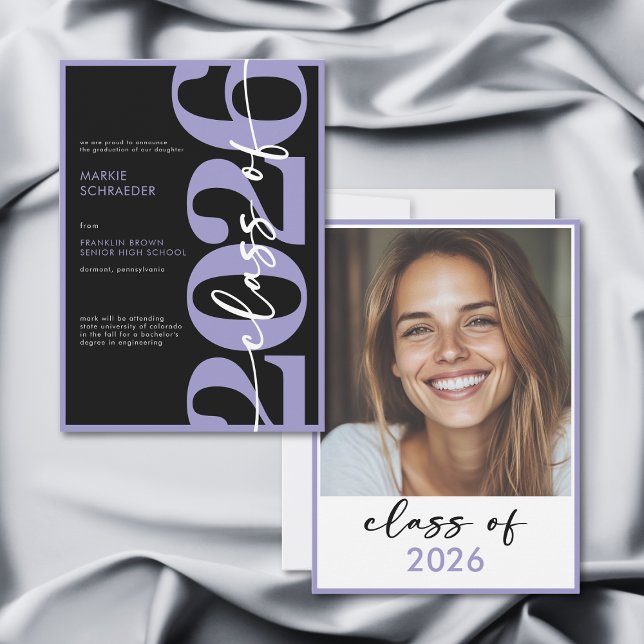 Anúncio de Conclusão de Curso com Tipografia Roxa  (Modern Purple Typography Graduation Announcement)