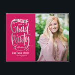 Anúncio de Convite para Graduação de Banner de Par<br><div class="desc">Anúncio/convite de graduação moderna e na moda de Designs Berry Sweet. Visite nossa sala de exibição de design em www.berryberrysweet.com para designs de papelaria e presentes personalizados!</div>