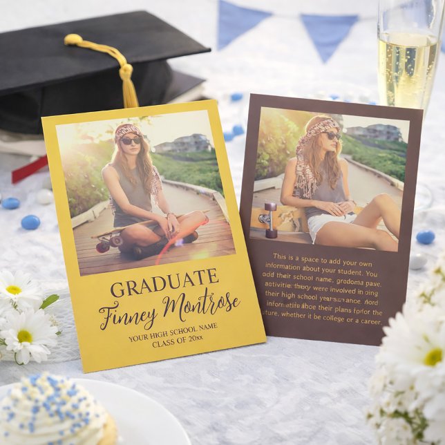Anúncio de Formando Amarelo Amarelo Moderno 2 Foto (Modern yellow and brown graduation announcement)