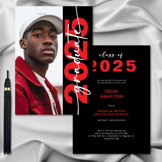 Anúncio de Formando de Tipografia Vermelha Moderna (Modern Bold Red Typography Grad Announcement)