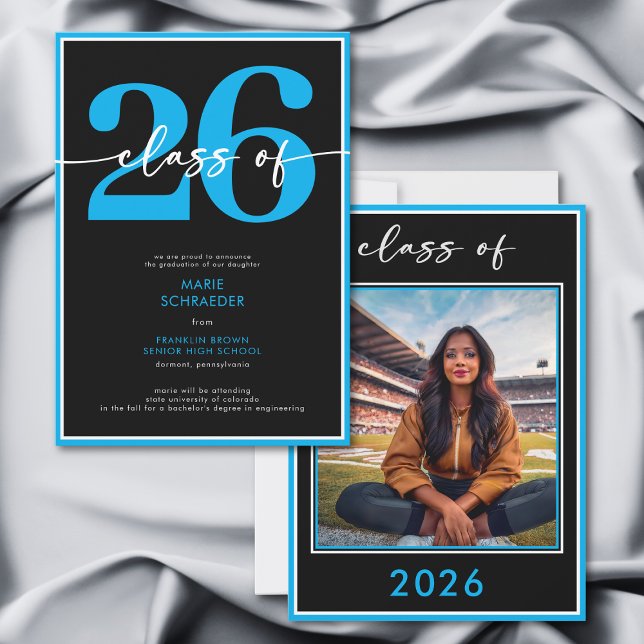 Anúncio de Formatura com Letra Azul Moderna (Modern Blue Script Graduation Announcement)