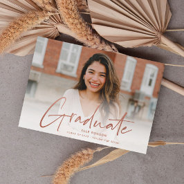 Anúncio de Formatura de Foto com Letra Moderna em