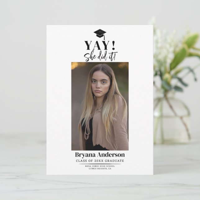 Anúncio de Foto de Graduação Mínima Moderna (Em pé/Frente)