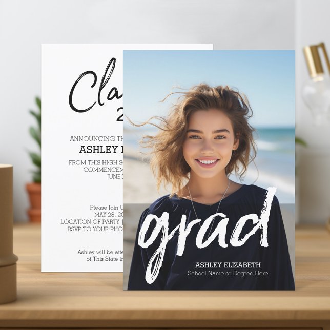 Anúncio de Foto Vertical de Formatura Grad Trendy (Trendy Grad Announcement and Party Invitation)