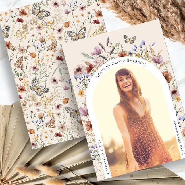 Anúncio de Graduação Boho (Boho Wildflower Watercolor Graduate Announcement with Butterfly by Painted Paperie
)