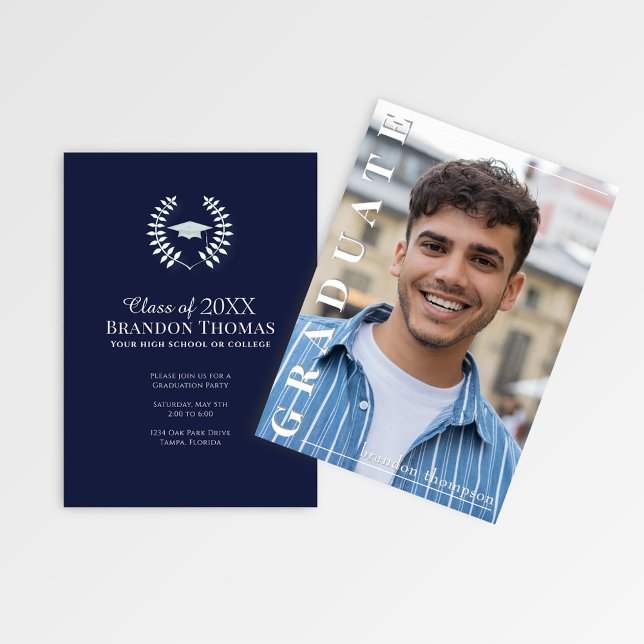 Anúncio de Graduação com Foto Clássica da Marinha (Classic navy graduation card with vertical photo and modern typography)