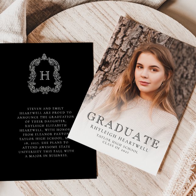 Anúncio de Graduação com Foto Preto e Branco Monog (Criador carregado)
