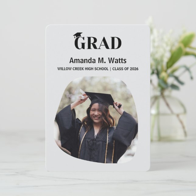 Anúncio de Graduação com Foto Simples Moderna (Em pé/Frente)