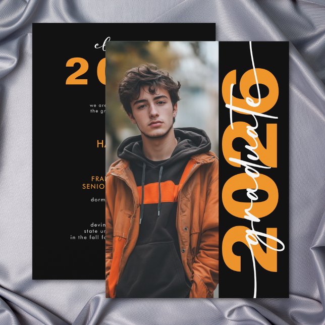 Anúncio de Graduação com Tipografia Laranja Modern (Modern Bold Orange Typography Grad Announcement)
