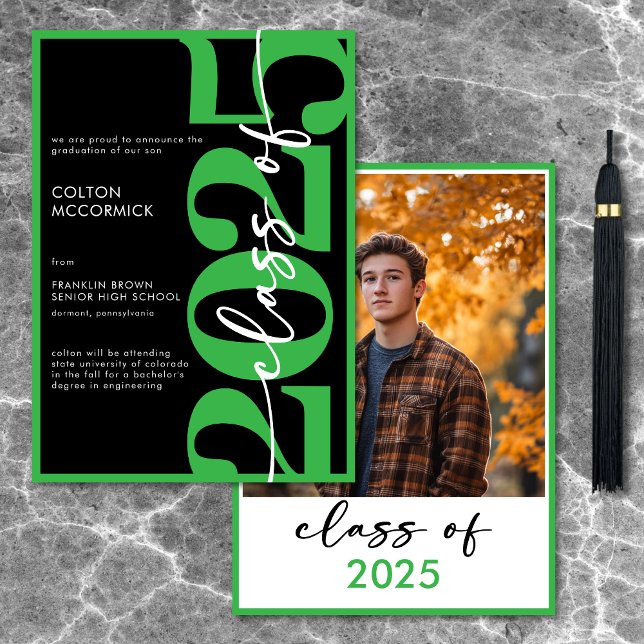 Anúncio de Graduação da Tipografia Verde Moderna (Modern Green Typography Graduation Announcement)