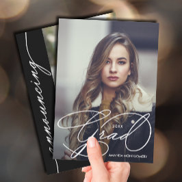 Anúncio de Graduação de Foto com Script Elegante