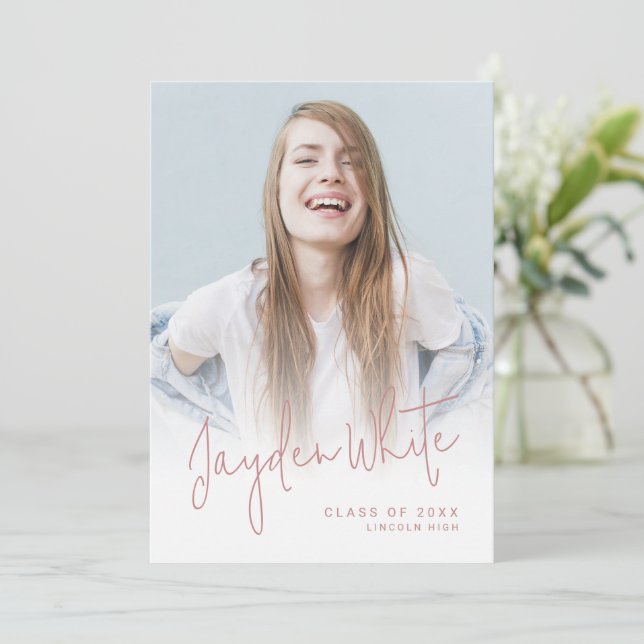 Anúncio de Graduação de Foto do Script Moderno Ros (Em pé/Frente)