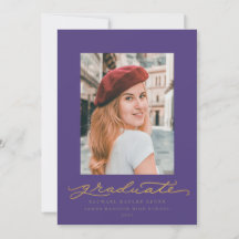 Anúncio de Graduação de Script Roxo e Dourado