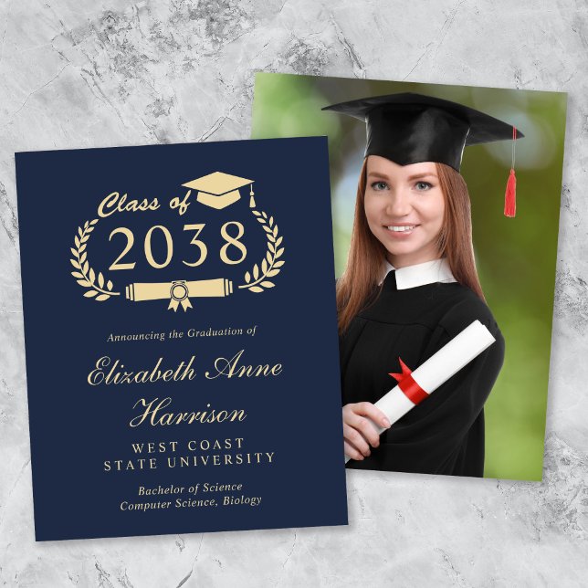 Anúncio de Graduação Dourada Azul de Foto Orçament (An elegant college graduation announcement to celebrate the graduate's achievements)
