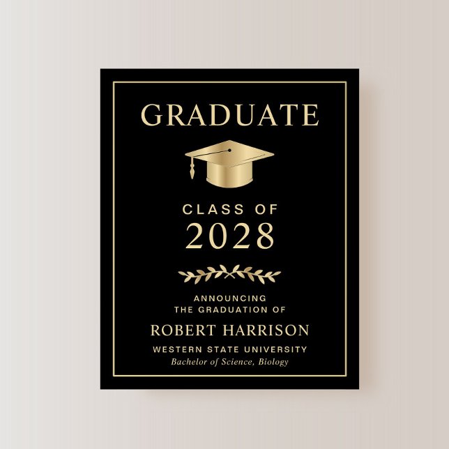 Anúncio de Graduação Dourada Preta da Escola de Or (An elegant college graduation announcement to celebrate the graduate's achievements)