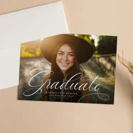 Anúncio de graduação simples com script horizontal