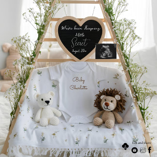 Anúncio de gravidez branco minimal personalizável