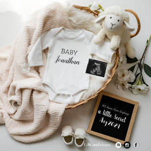 Anúncio de gravidez minimalista