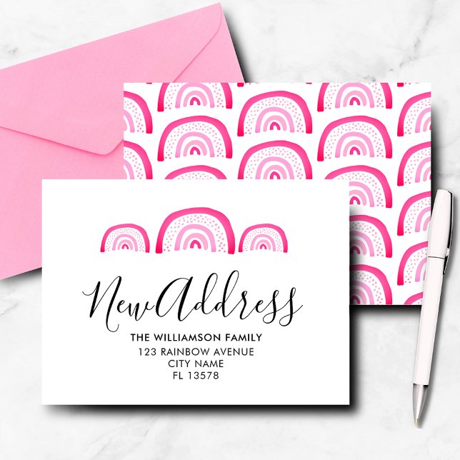 Anúncio de Mudança Moderno Arco-íris Rosa (Modern moving announcement moving notecard, new home, change of address. Pink watercolor rainbow.)
