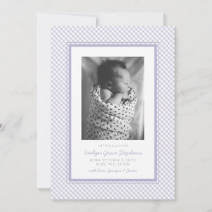Anúncio de nascimento de xadrez roxo gingham doce