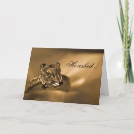 Anúncio de Noivado com Anel de Diamante de Corte P