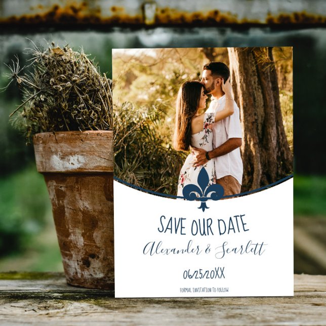 Anúncio de Save the Date com Foto da Fleur de Lis  (Blue Fleur de Lis Photo Save the Date)