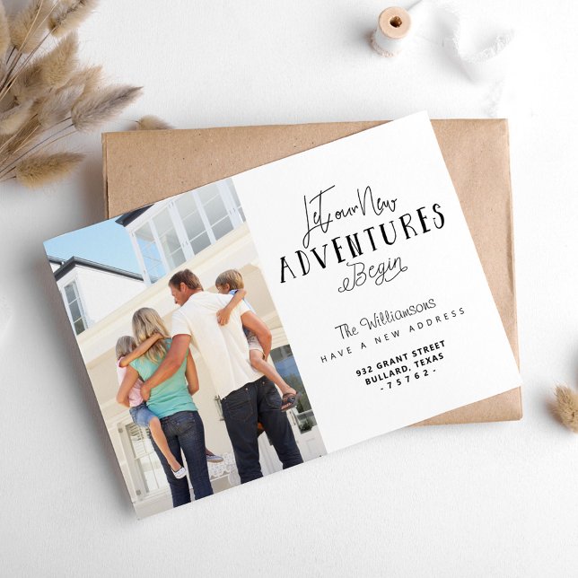 Anúncio Deixem que nossas novas aventuras comecem Estamos  (Let Our New Adventures Begin We're Moving Photo Announcement)