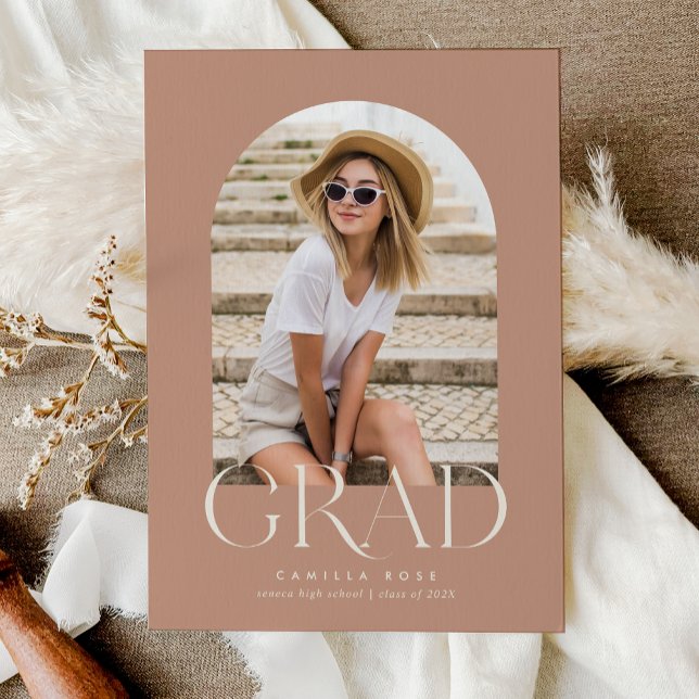 Anúncio Desert Blush Modern Minimalist Arch Graduação (Desert Blush Modern Minimalist Arch Graduation Announcement)