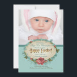 Anúncio do nascimento da foto do felz pascoa do<br><div class="desc">Introduza seu do "coelho novo bebê" neste bonito, cartão com fotos do vintage. O fundo da cerceta tem um enfeite floral oblongo com as palavras "comedor feliz" pre-impresso. O cartão é fácil de personalizar com seus fraseio, pia batismal, cor da pia batismal e escolha de seis tipos de papel. Não...</div>