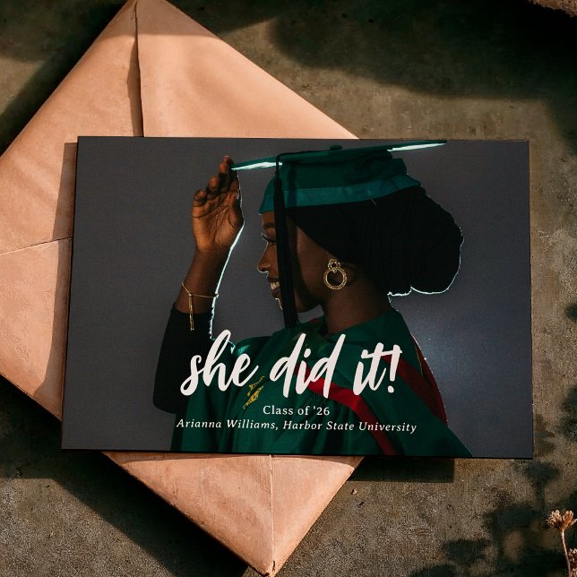 Anúncio Ela Fez Foto Script Clássico Graduação (Criador carregado)