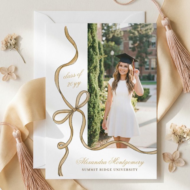 Anúncio Elegant hand Drawn Gold Bow Grad Photo Graduation (Elegant hand Drawn Gold Bow Grad Photo Graduation Announcement)