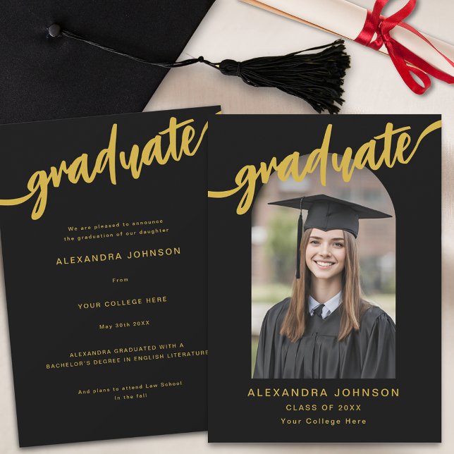 Anúncio Elegant Script Arch Foto Graduação (Elegant black and gold script arch photo graduation announcement card stylish )