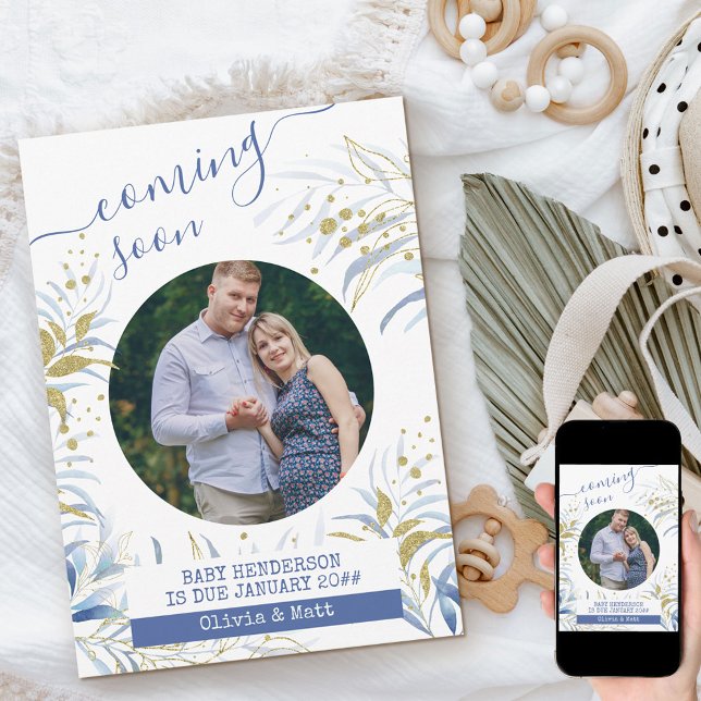 Anúncio Em Breve Foto de Maternidade Folhagem Azul Elegant (Criador carregado)