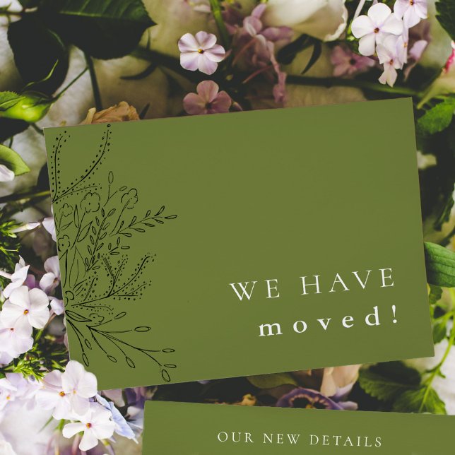 Anúncio em Movimento Verde do Buquê Inverso (Green Overflowing Bouquet We Have Moved floral moving announcement card.)