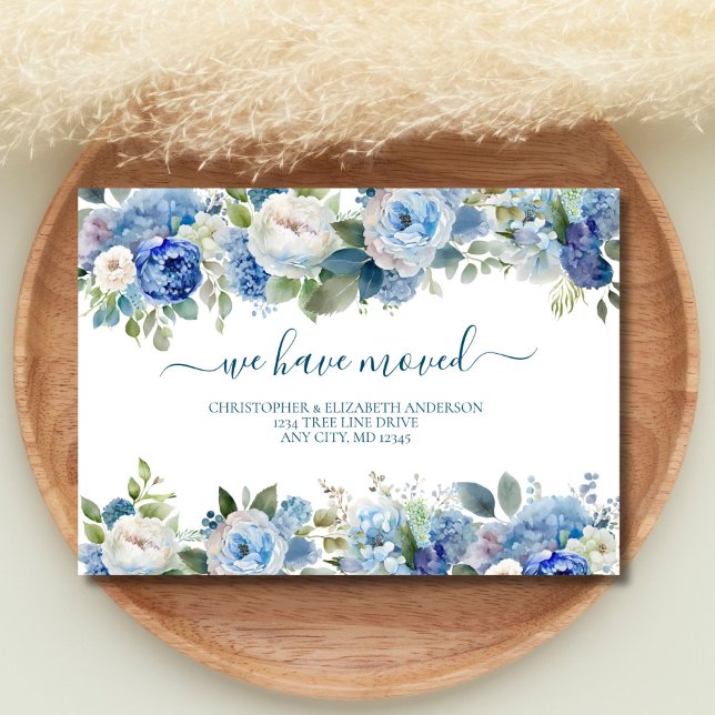 Anúncio Florais de Cor Branca Azul em Movimento para Nova  (Blue White Watercolor Peonies Florals Moving New Home Announcement Card )