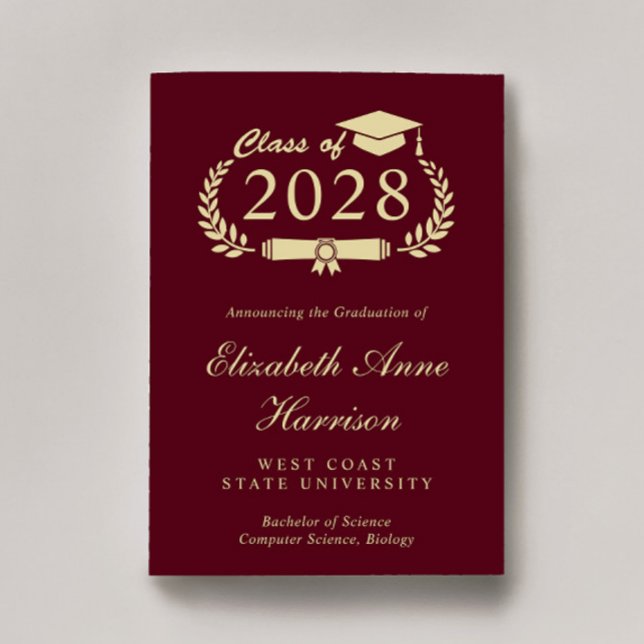 Anúncio Formandos Dourado Elegante Script Burgundy (Share the pride and excitement of your graduate's achievement with friends and family near and far)