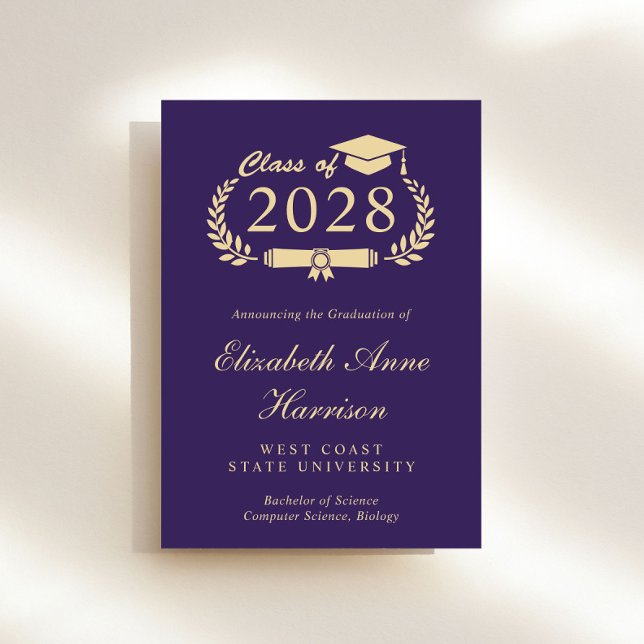 Anúncio Formandos Dourado Roxo de Script Elegante (Share the pride and excitement of your graduate's achievement with friends and family near and far)
