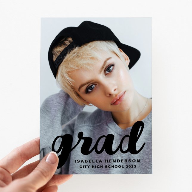 Anúncio Formatura Moderno e Elegante com Letra Preta (Modern Stylish Photo Black Script Graduation Announcement)