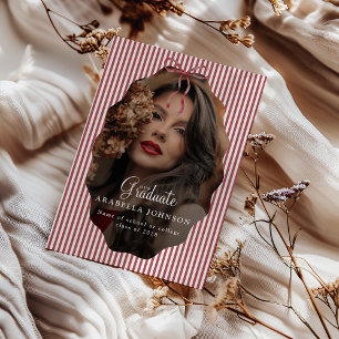 Anúncio Foto de Arco Vermelho Listrado de Graduação Doce