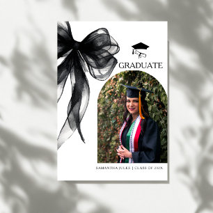 Anúncio Foto de Graduação com Laço Preto Moderno e Elegant