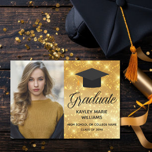 Anúncio Foto de Graduada com Brilho Dourado Chic 2026 Grad