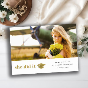 Anúncio Foto do Boné de formatura de Tipografia Dourada El