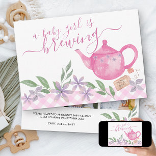 Anúncio Garota Bebê está criando 3 fotos de chaleira bonit