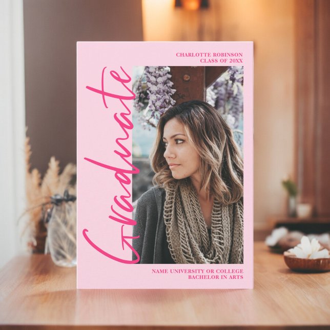Anúncio Graduação de formando rosa com néon retroativo (Retro neon pink graduate photo script graduation announcement)