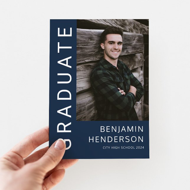 Anúncio Graduação de Foto Azul do Marinho Moderno (Modern Navy Blue Photo Graduation Announcement)
