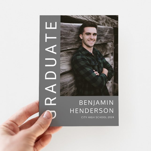 Anúncio Graduação de Foto de Cinza Minimalista (Minimalist Gray Photo Graduation Announcement)