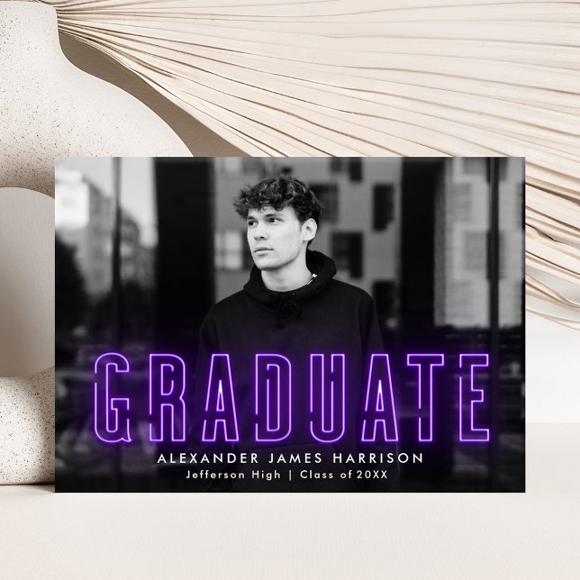 Anúncio Graduação de Foto Neon Roxo Moderno (Criador carregado)