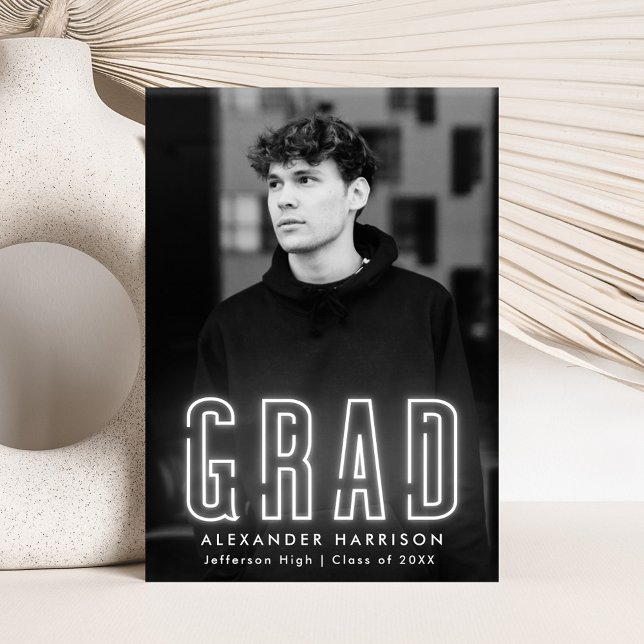 Anúncio Graduação de Foto Vertical Neon Branco Moderno (Criador carregado)